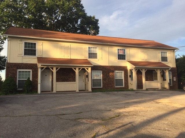 121 Oakwood Rd. - E
